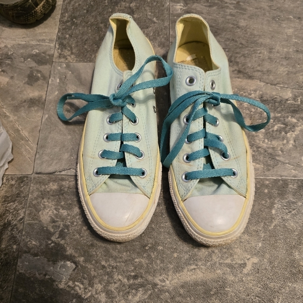 Converse - Picture 2 of 3